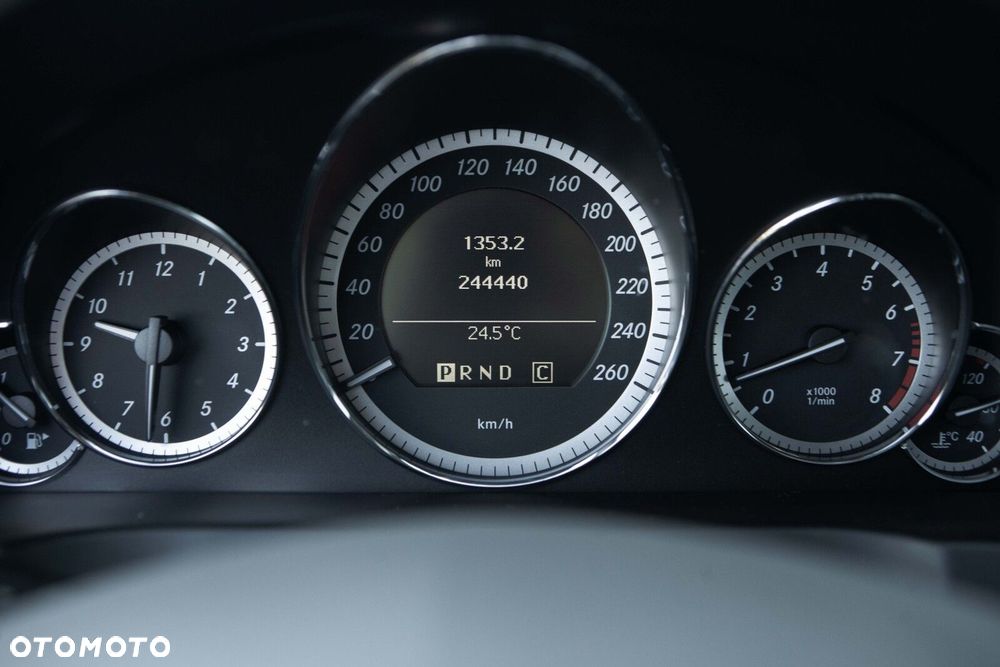 Mercedes-Benz Klasa E 350 CGI BlueEff - 38