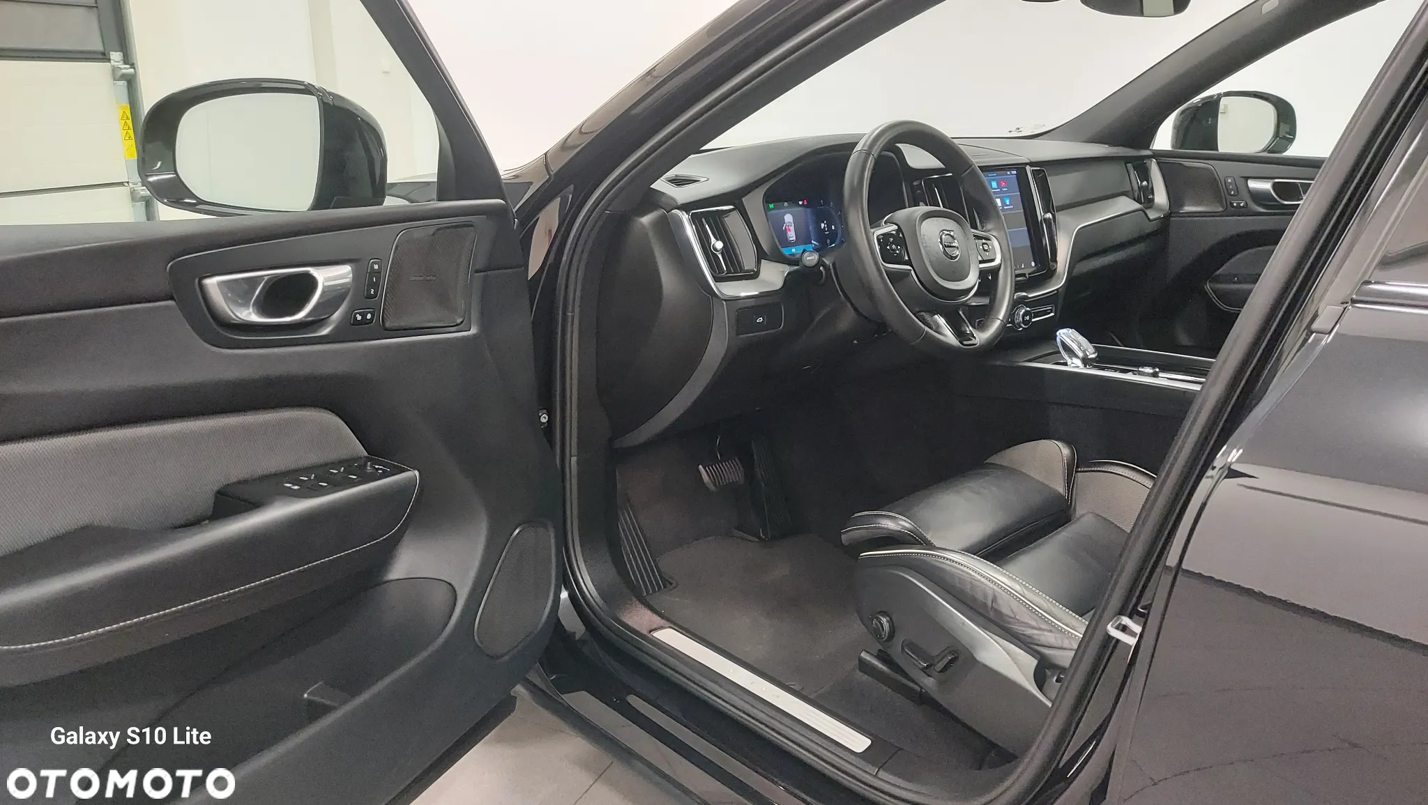 Volvo XC 60 B4 D AWD Plus Dark - 5