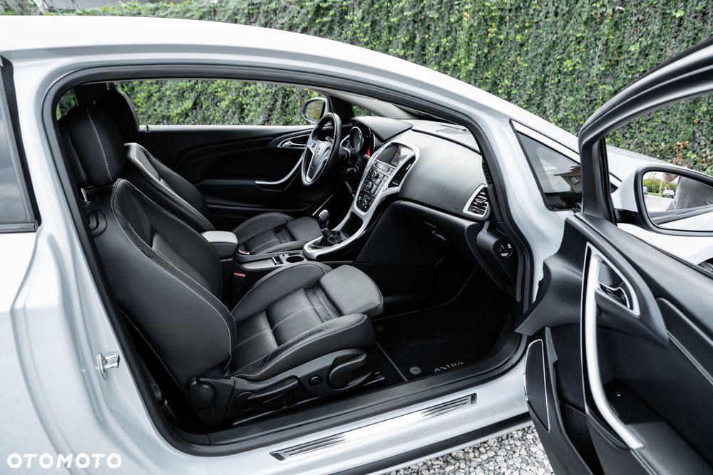 Opel Astra IV GTC 1.6 T Sport - 28
