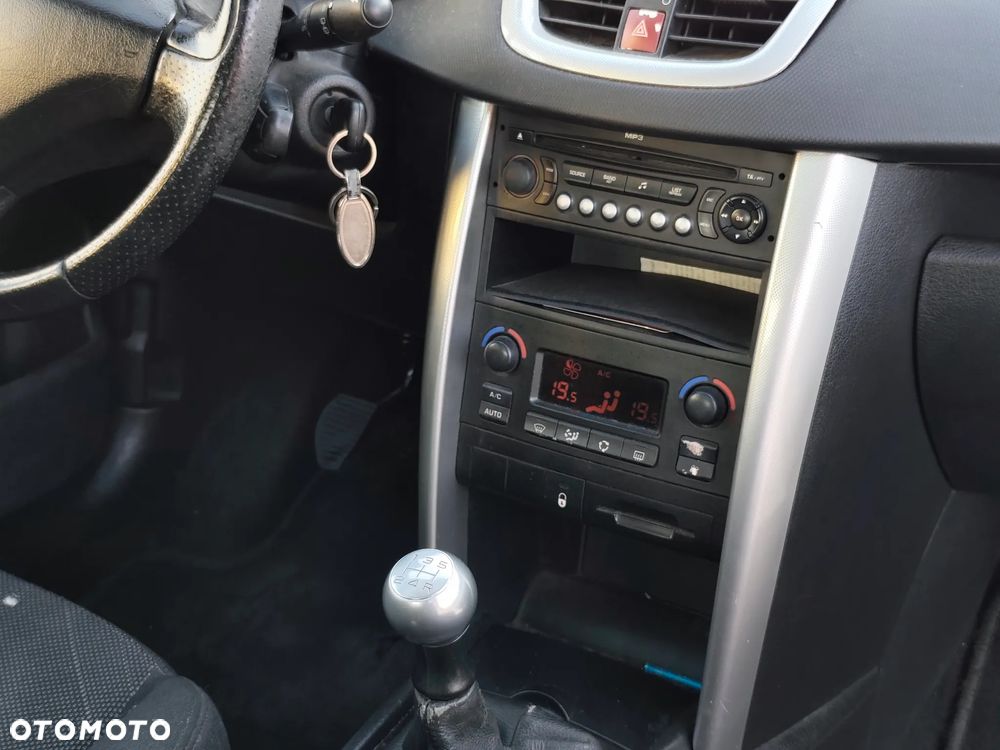 Peugeot 207 90 HDi FAP (Blue Lion) Sport - 11