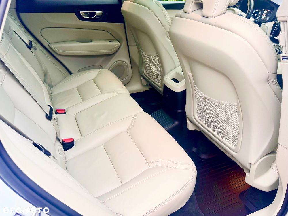 Volvo XC 60 T8 Plug-In Hybrid AWD Inscription - 17
