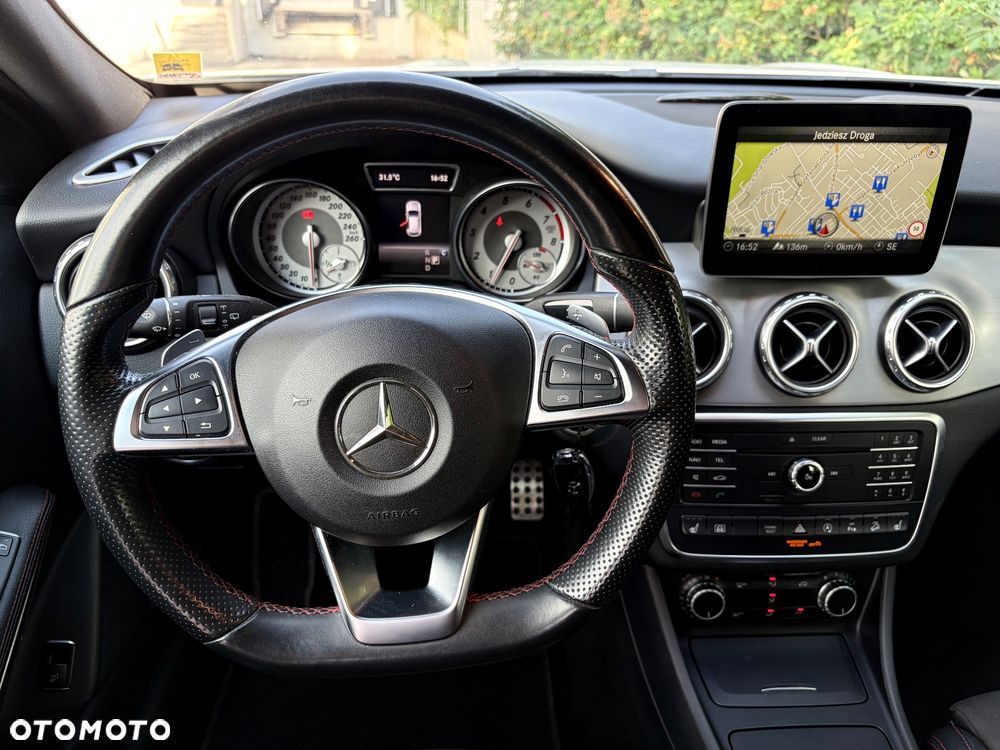 Mercedes-Benz GLA 250 4-Matic AMG Line - 16