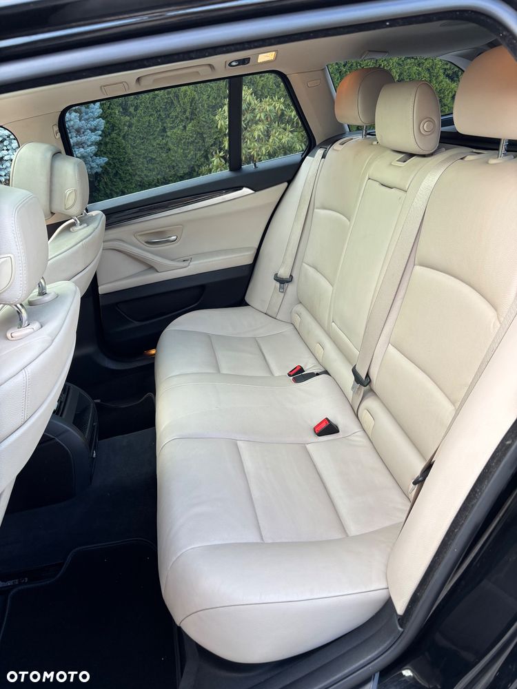 BMW Seria 5 520d Sport-Aut - 30