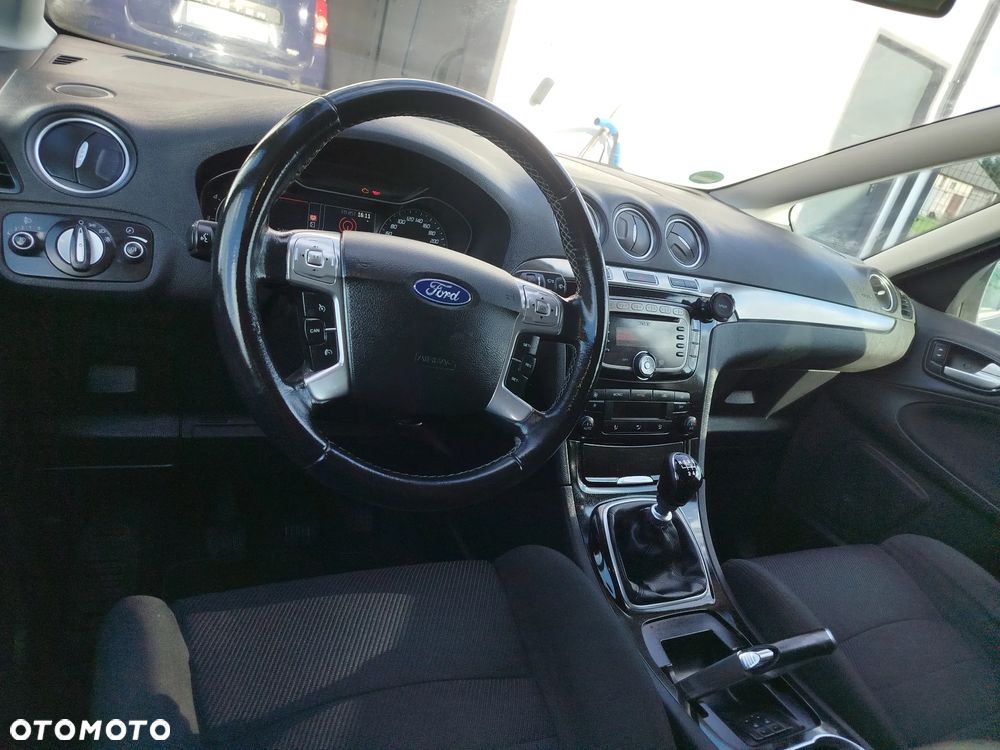 Ford S-Max - 13