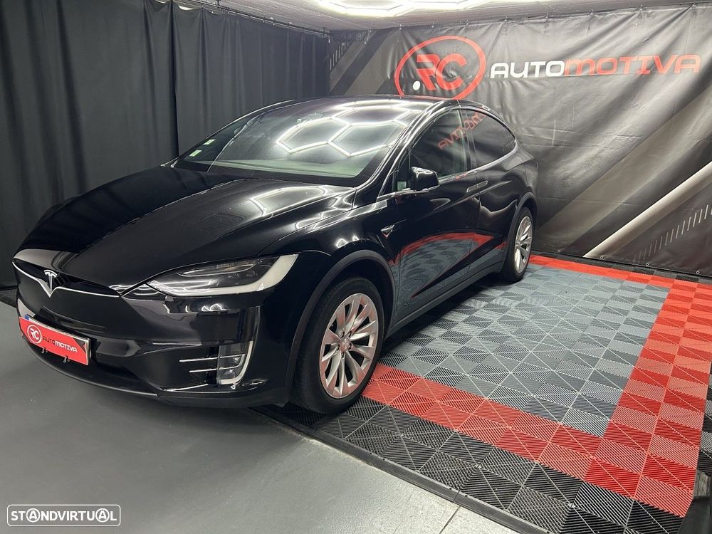 Tesla Model X - 3
