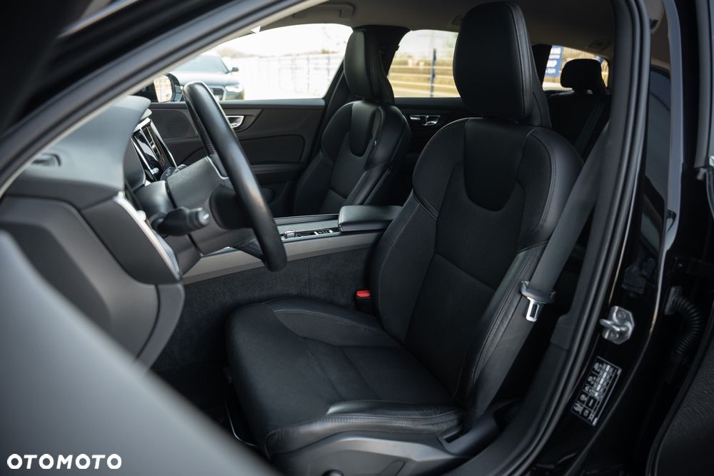 Volvo V60 D3 Drive-E Momentum - 25
