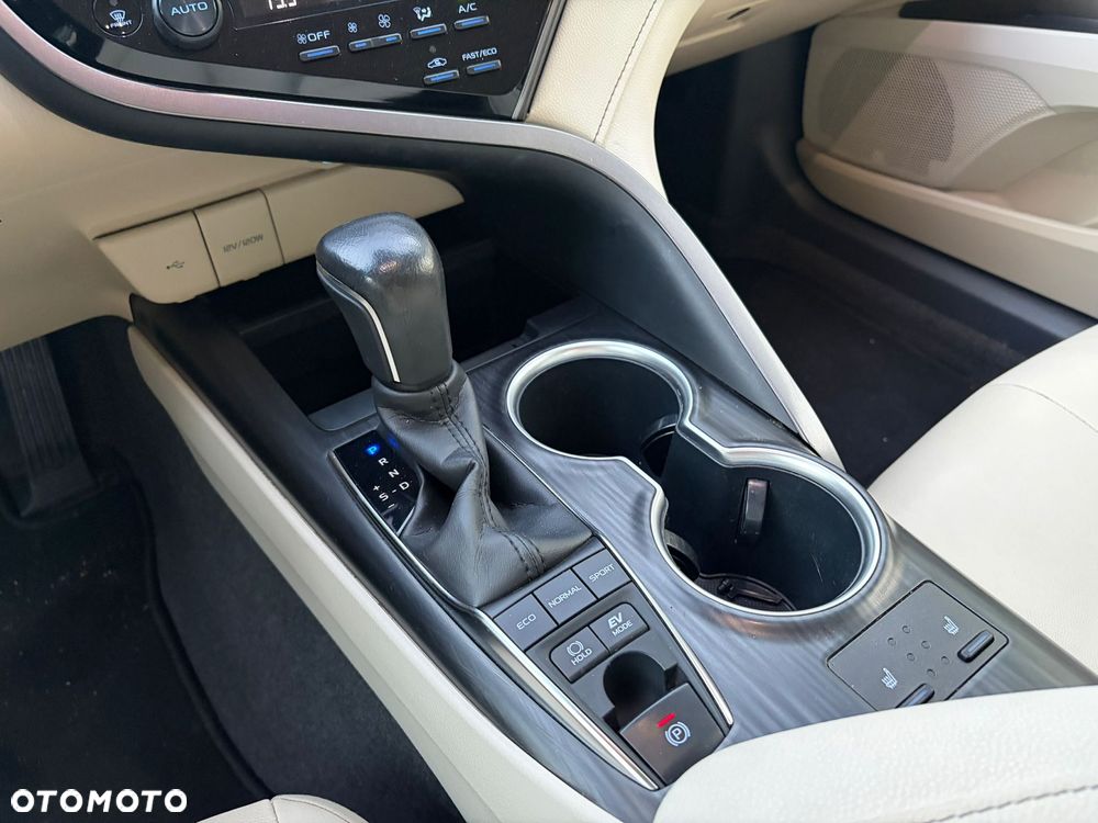 Toyota Camry 2.5 Hybrid Executive CVT - 16