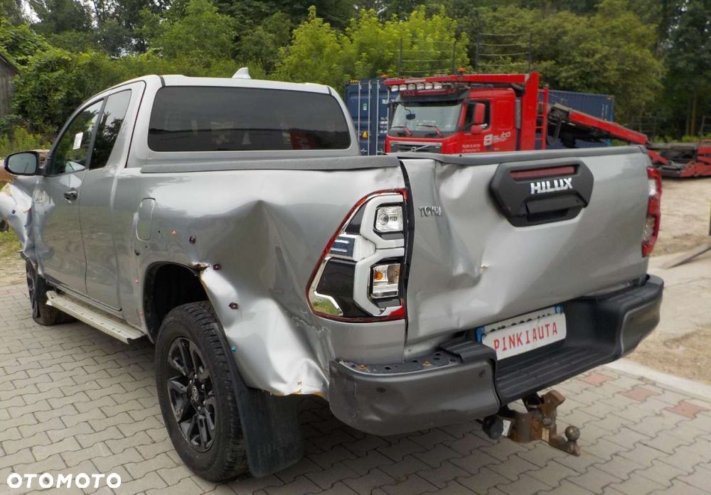 Toyota Hilux - 10