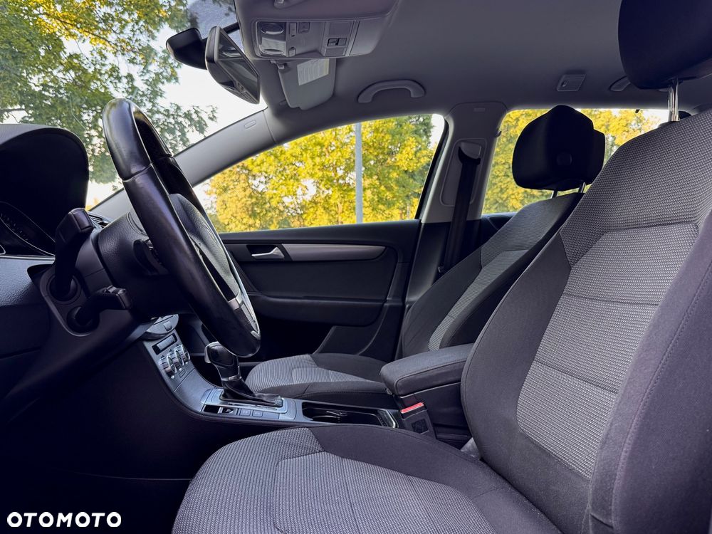 Volkswagen Passat 2.0 TDI DSG Highline - 12