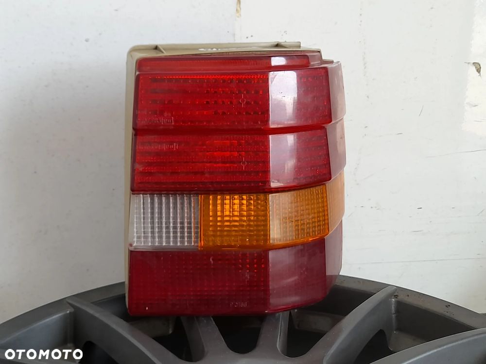 Lampa prawy tył Ford Escort MK3 81AG13A602DA - 1