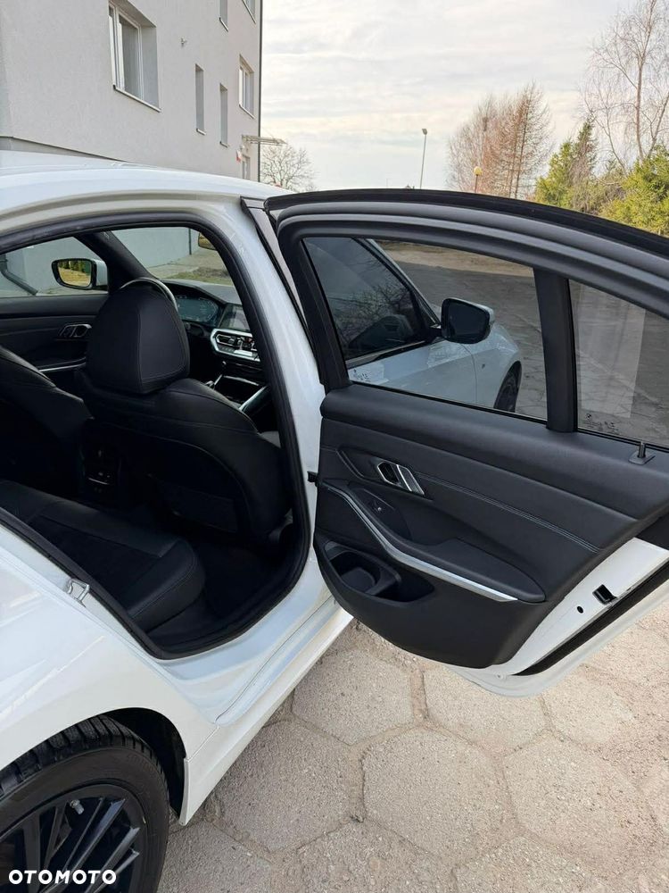 BMW Seria 3 320d Edition M Sport Shadow - 8