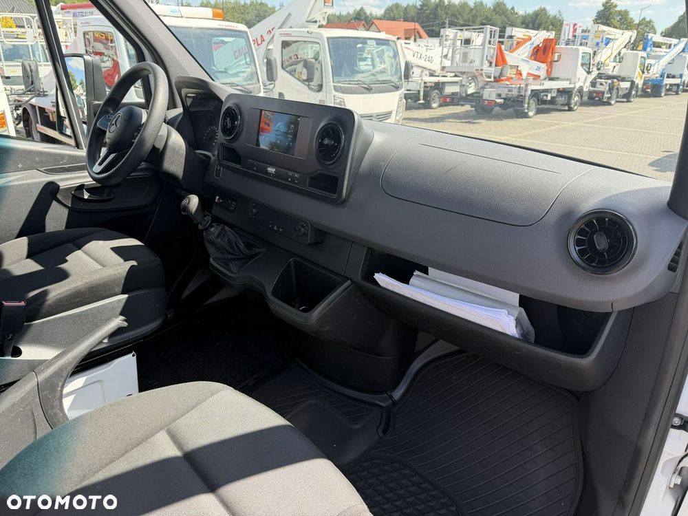 Mercedes-Benz Sprinter - 28