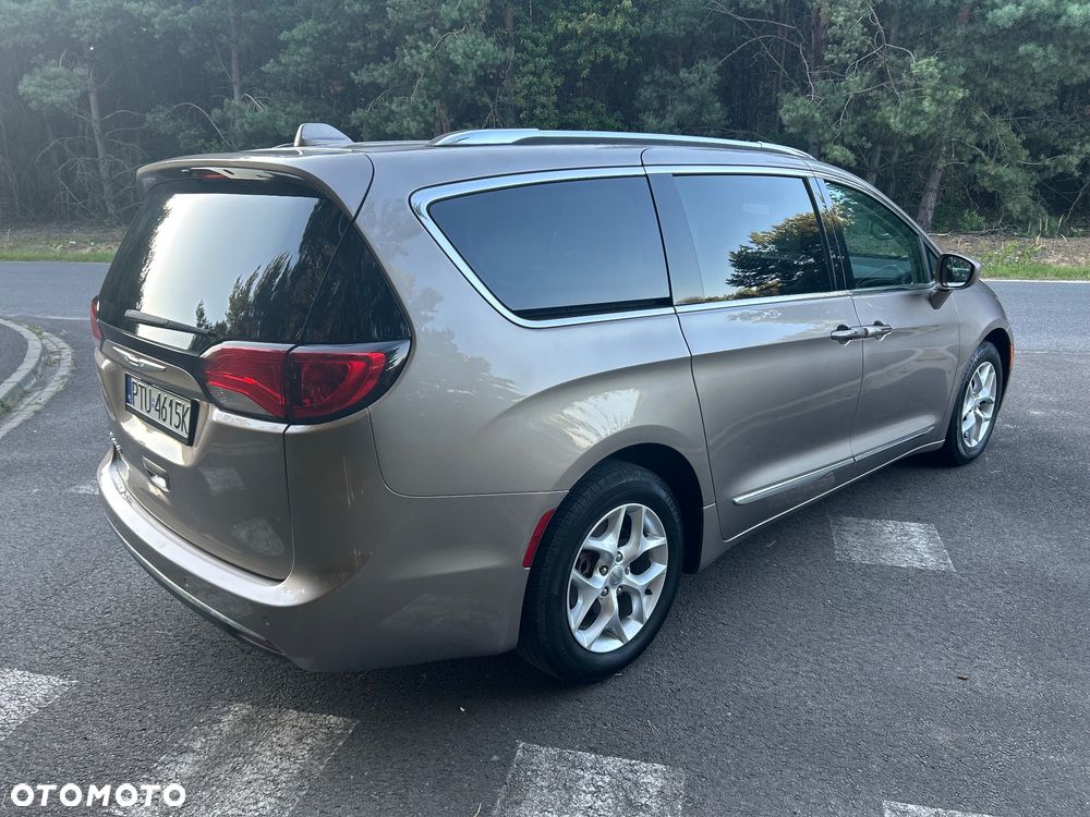 Chrysler Pacifica - 9
