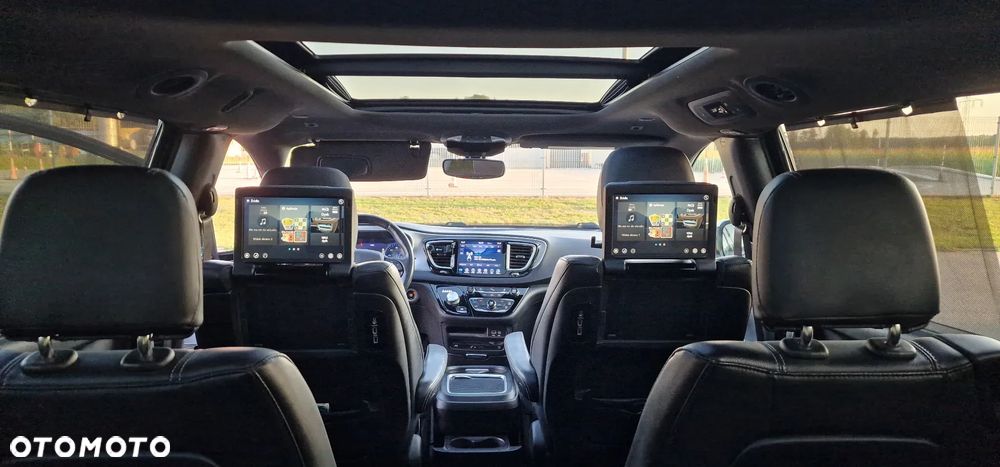 Chrysler Pacifica - 26