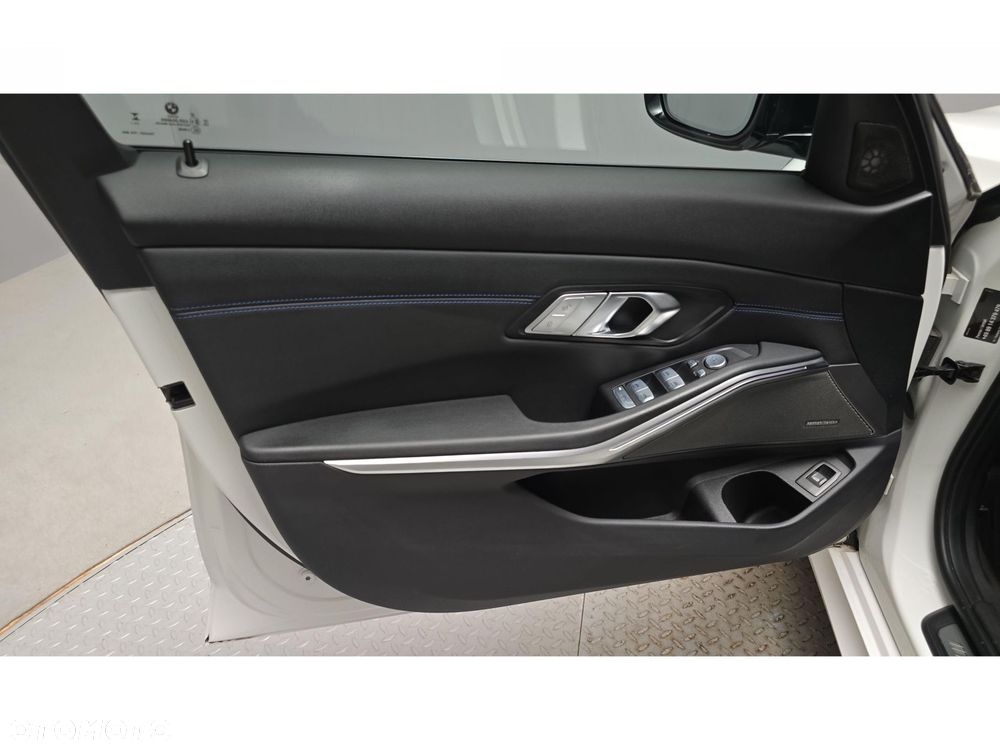 BMW Seria 3 320d xDrive mHEV M Sport sport - 17