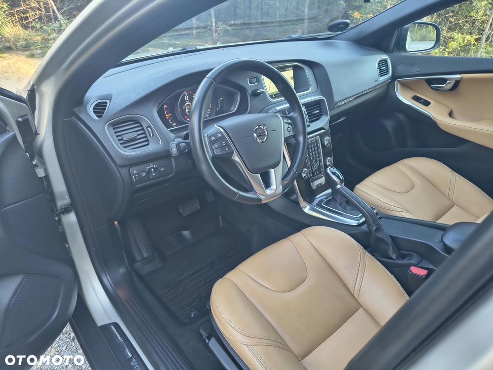 Volvo V40 Cross Country - 23