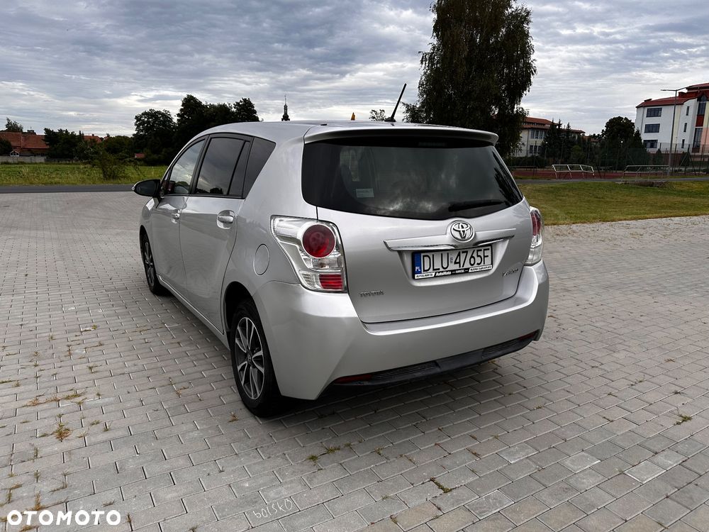 Toyota Verso 2.0 D-4D Premium - 4