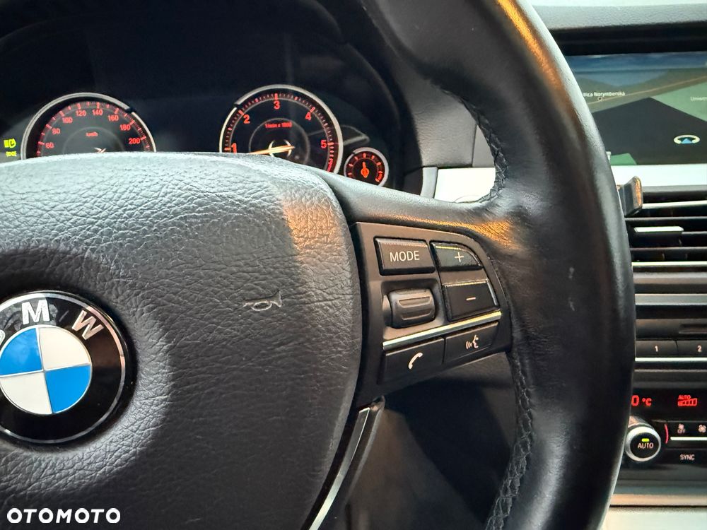 BMW Seria 5 525d Luxury Line - 22