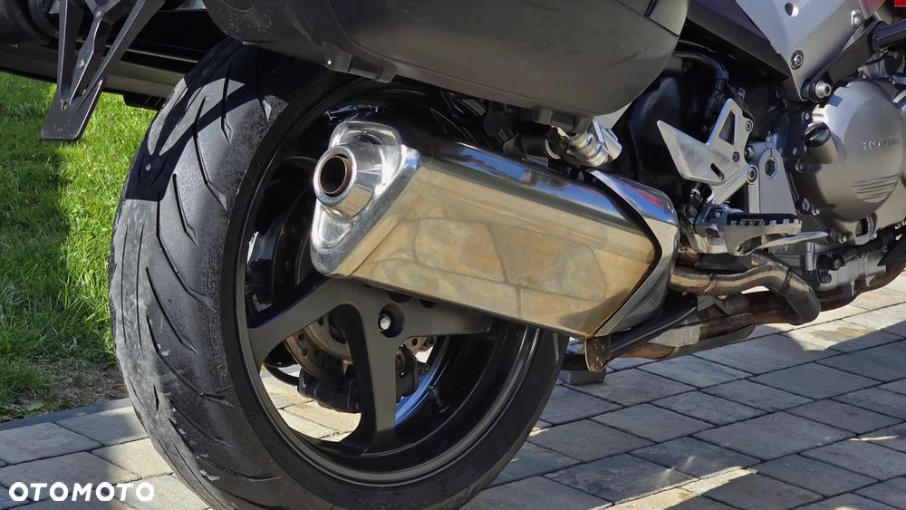 Honda VFR - 29