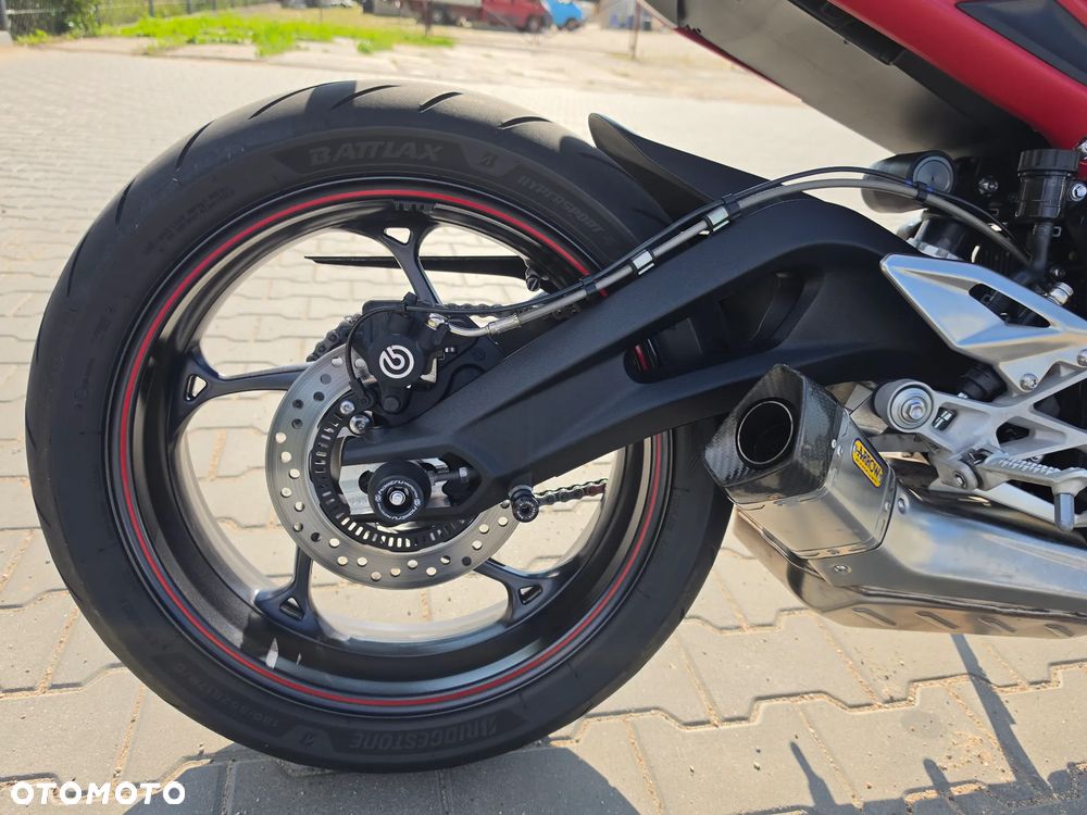 Triumph Street Triple - 12