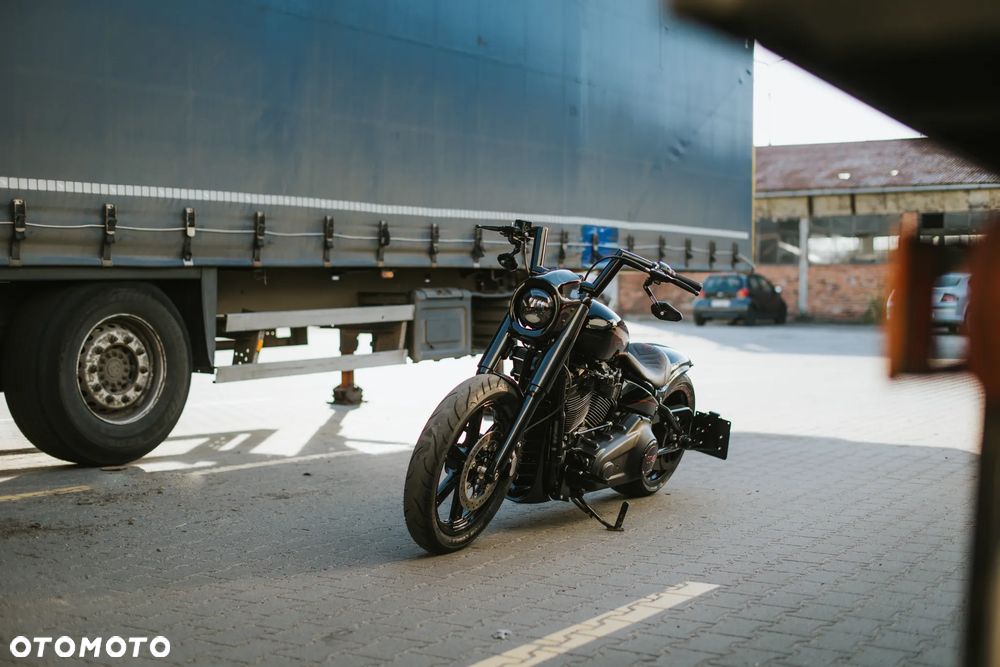 Harley-Davidson Softail Custom - 11