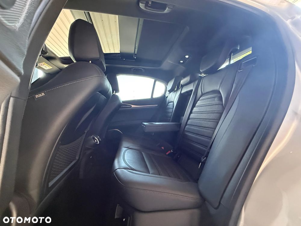 Alfa Romeo Stelvio 2.0 Turbo Veloce Q4 - 25