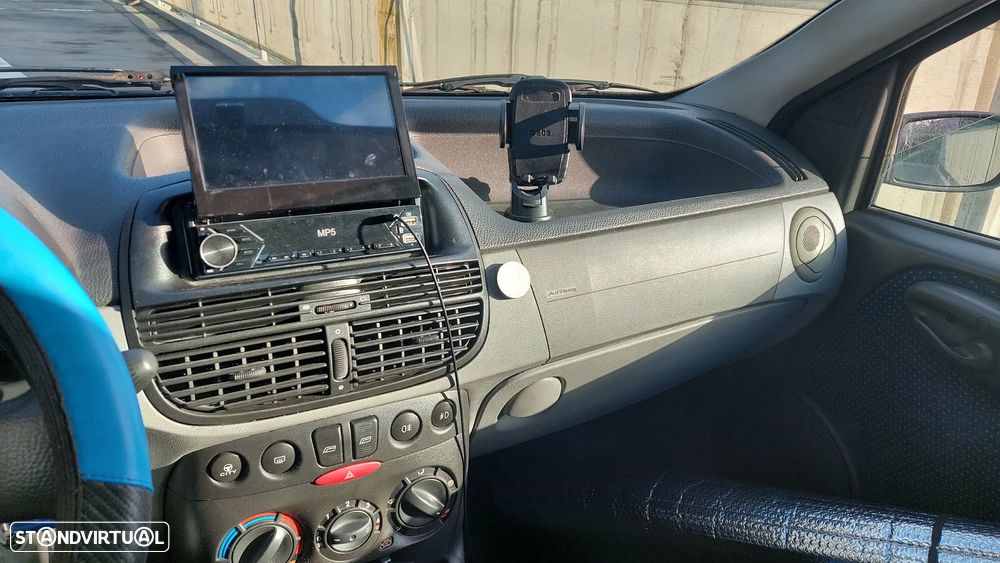 Fiat Punto 1.2 16V 80 Dynamic - 2