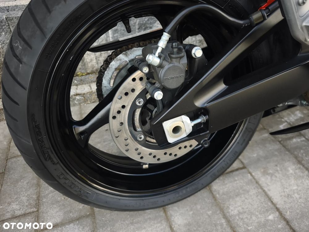 Suzuki GSR - 12