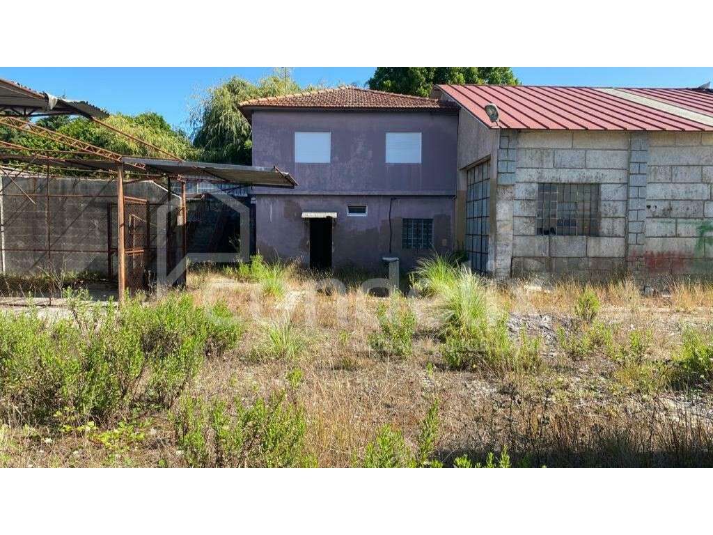 Armazém com terreno em Santa Maria da Feira - Grande imagem: 2/14