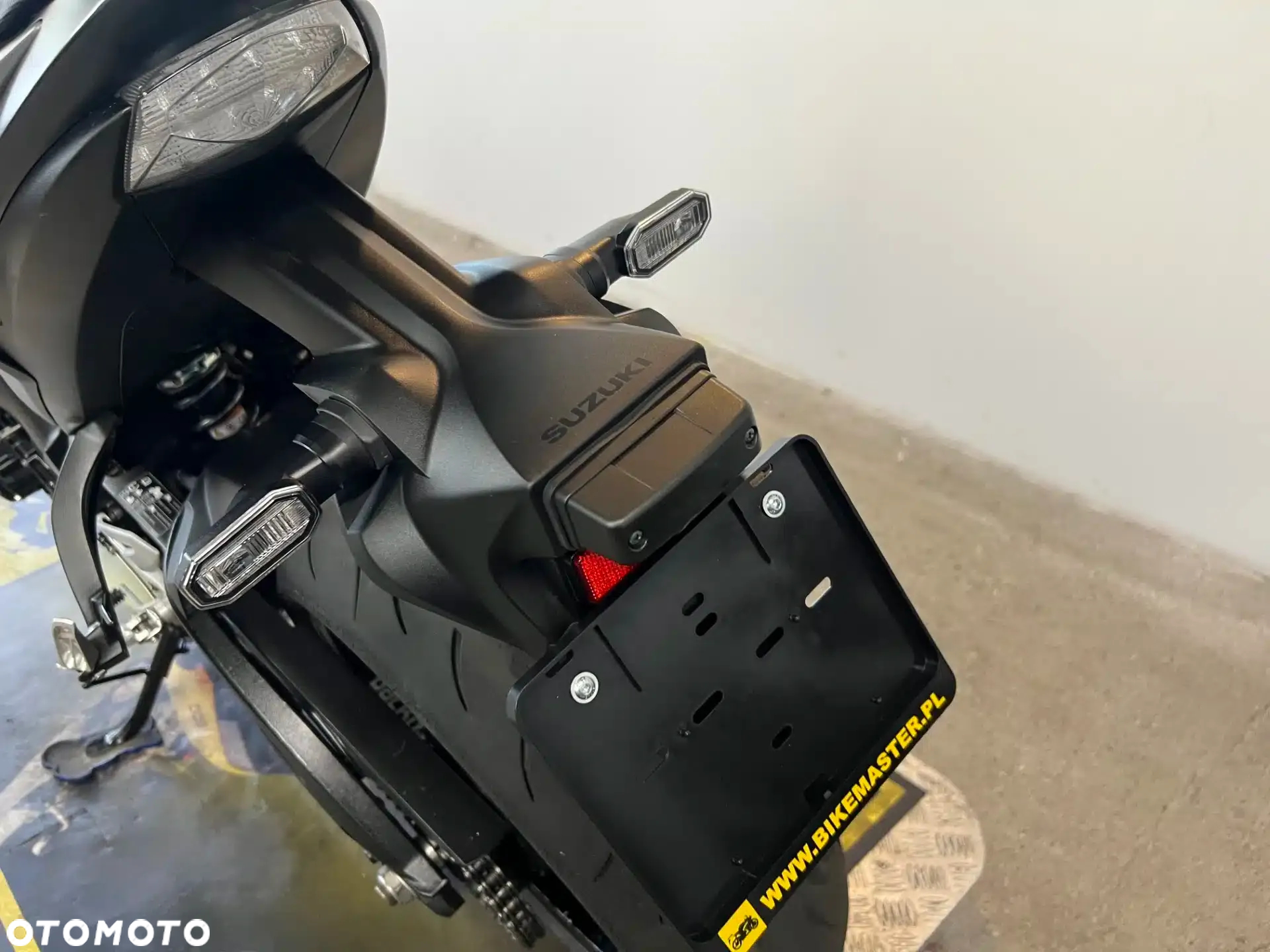 Suzuki GSX 1000 - 23