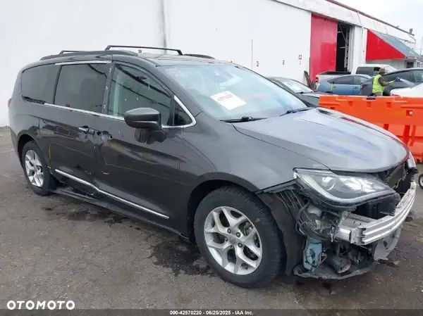 Chrysler Pacifica - 6
