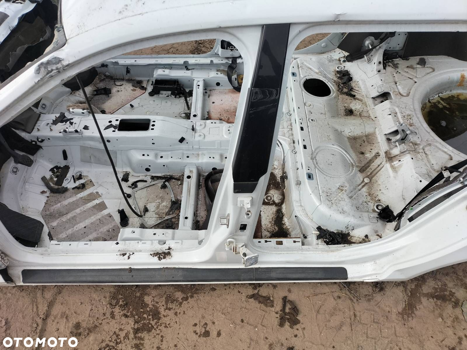 PRÓG LEWY + SŁUPEK ŚRODKOWY AUDI A3 8P LIFT LS9R - 2