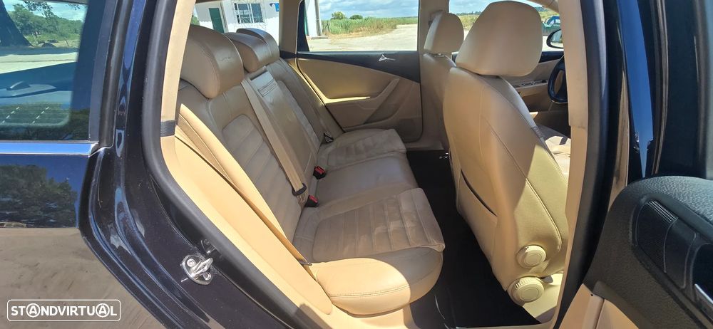 VW Passat 2.0 TDI 4M Highline - 12