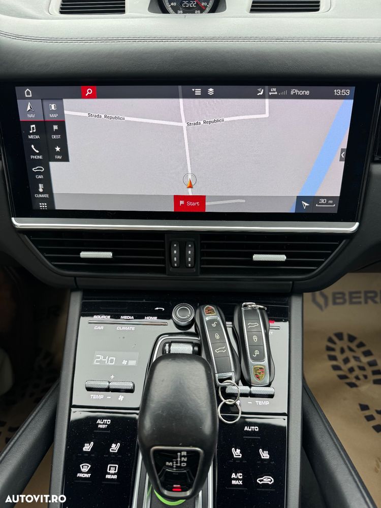 Porsche Cayenne S - 31