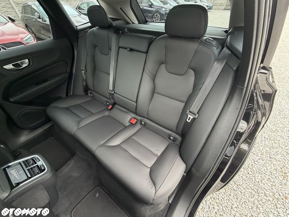 Volvo XC 60 B4 D AWD Ultimate Dark - 27