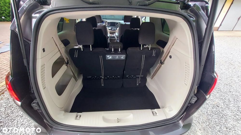Chrysler Pacifica - 15