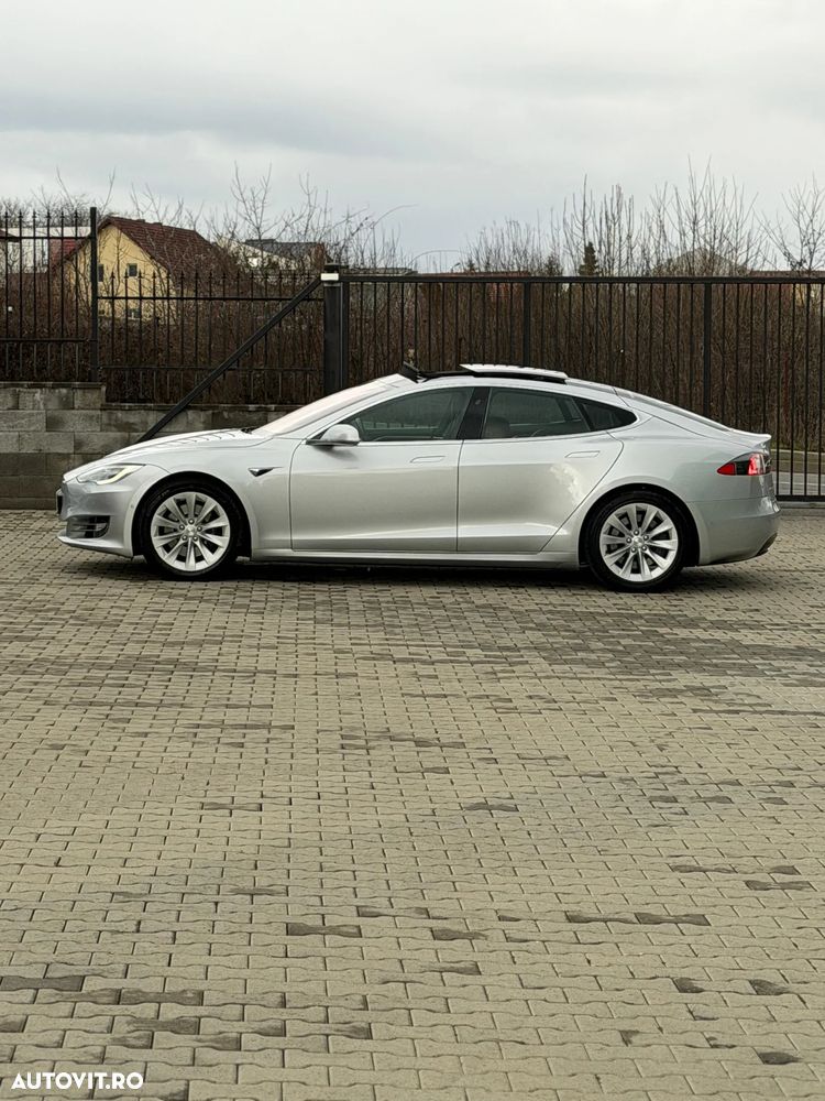 Tesla Model S - 7