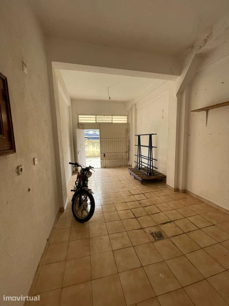 Garagem saída direta para a Rua na Anta de Agualva e Mira Sintra - Grande imagem: 4/6
