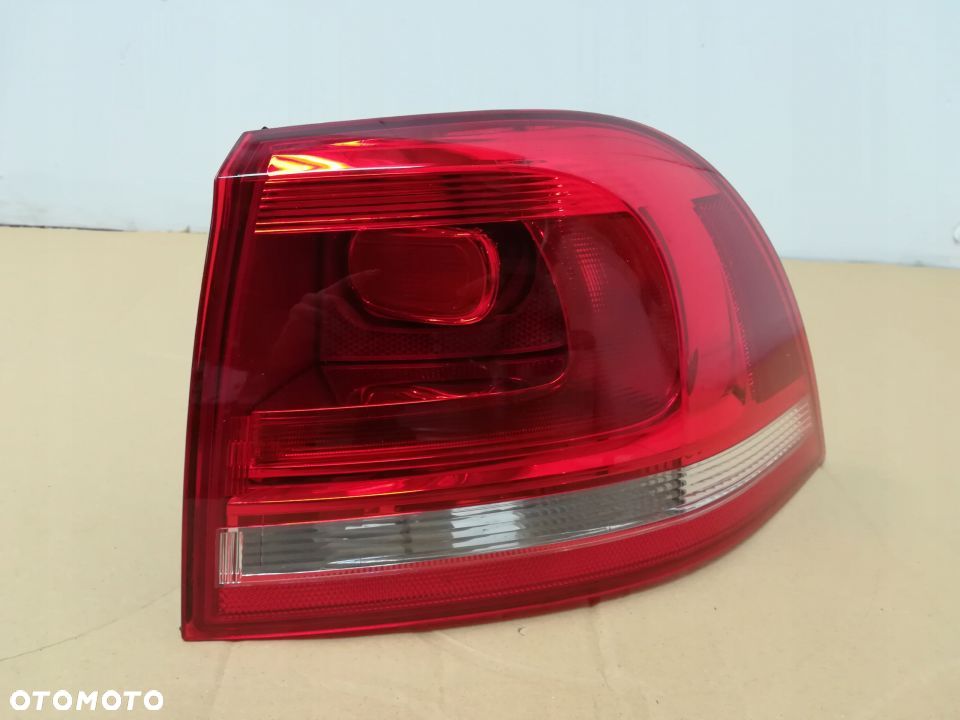 VW Touareg 7P6 lampa prawa tył BT17