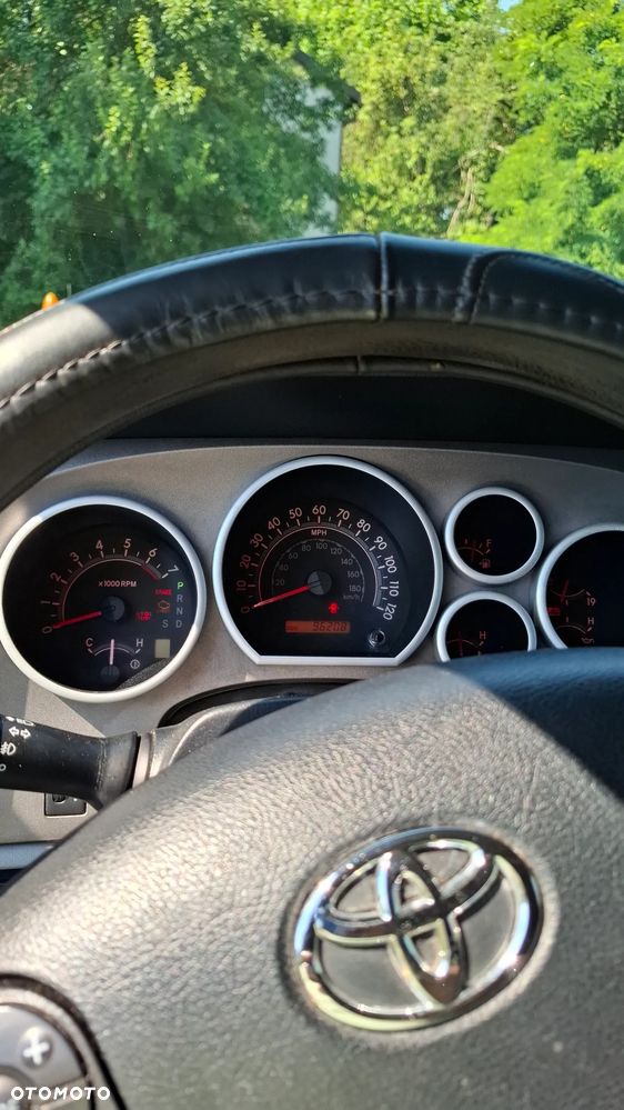 Toyota Tundra - 11
