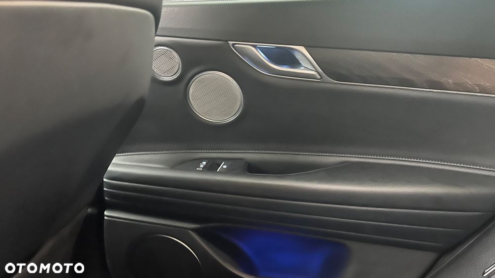 Genesis G80 - 24