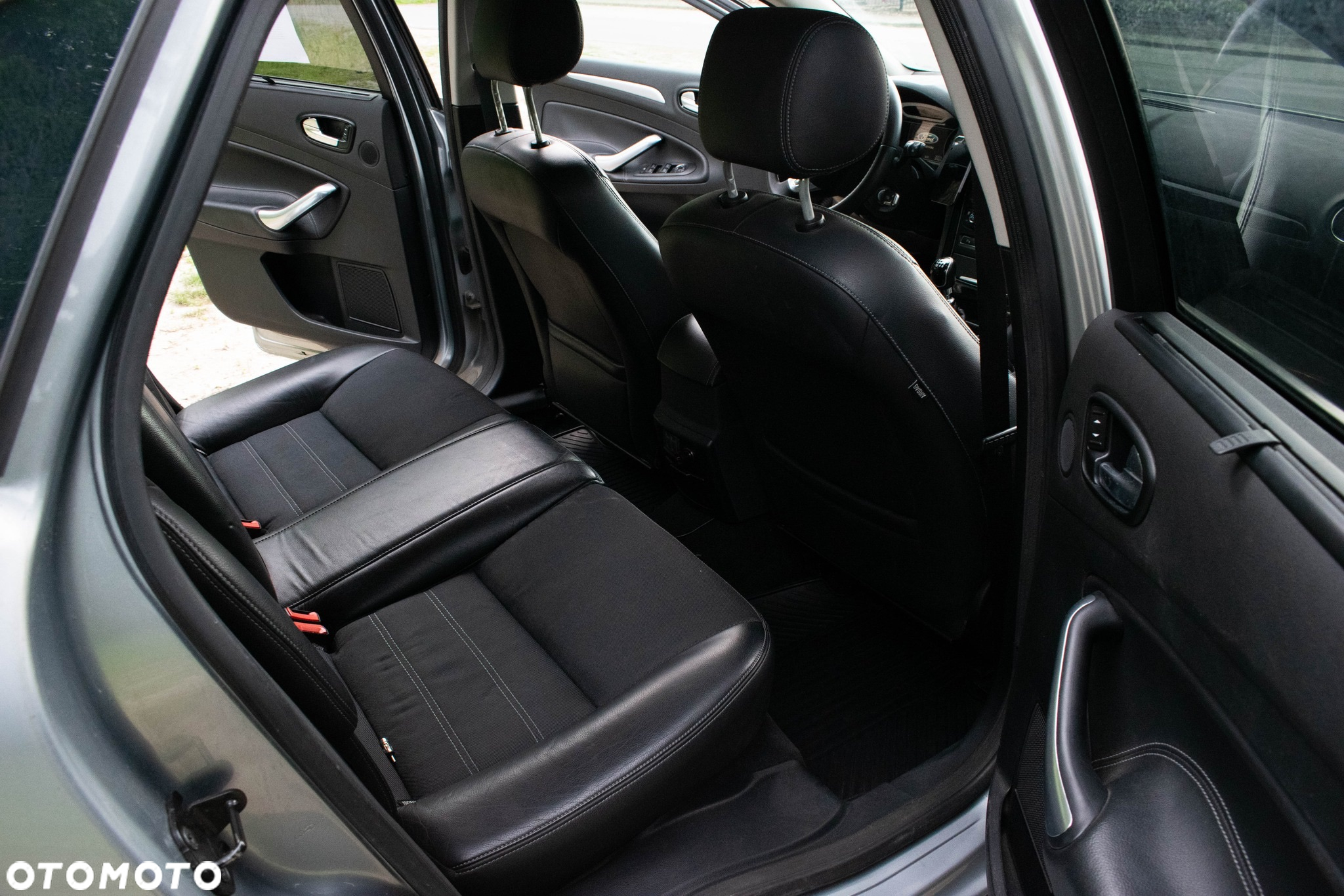 Ford Mondeo 2.0 TDCi Silver X - 13