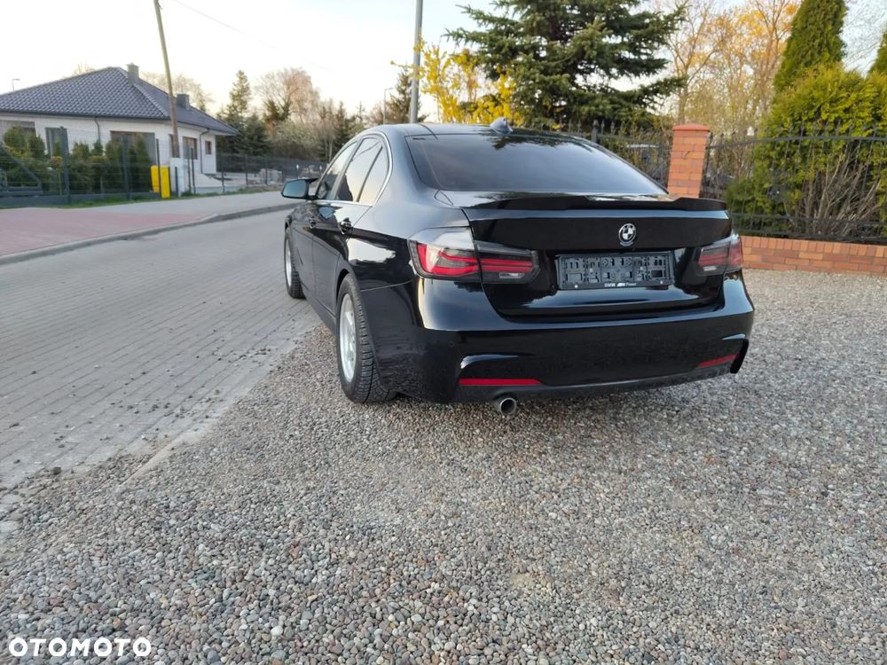 BMW Seria 3 318d Sport Line - 28