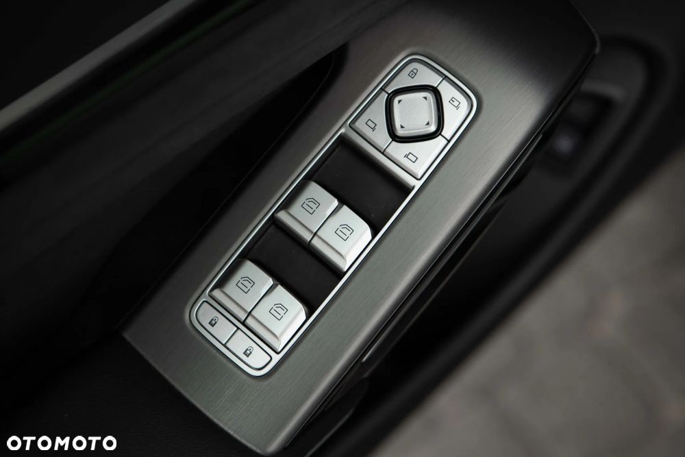 Hongqi H9 - 18