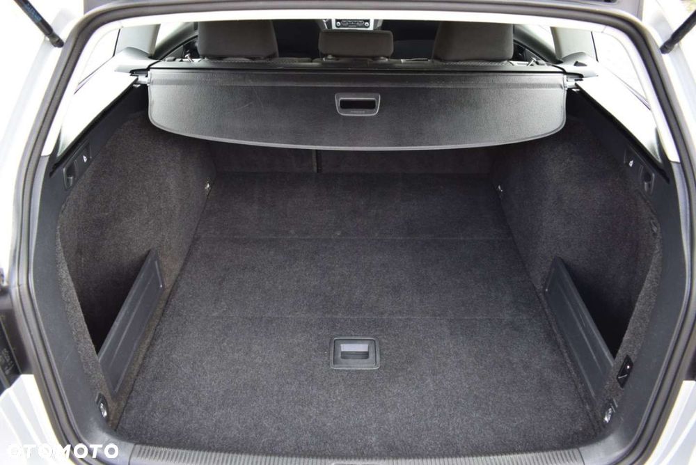 Volkswagen Passat - 12