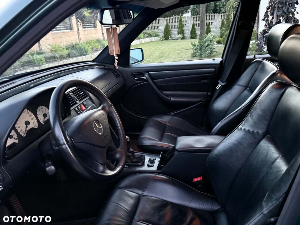 Mercedes-Benz Klasa C 180 T Sport - 6