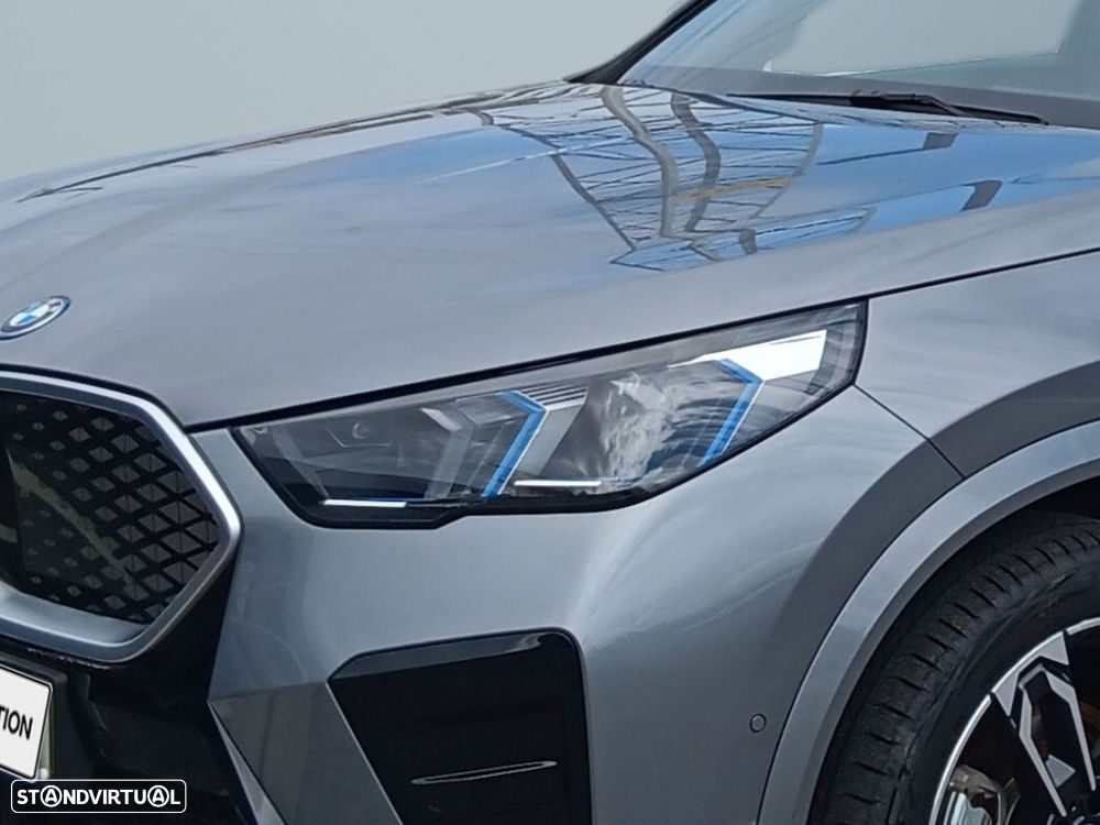 BMW iX2 eDrive20 Pack Desportivo M - 3