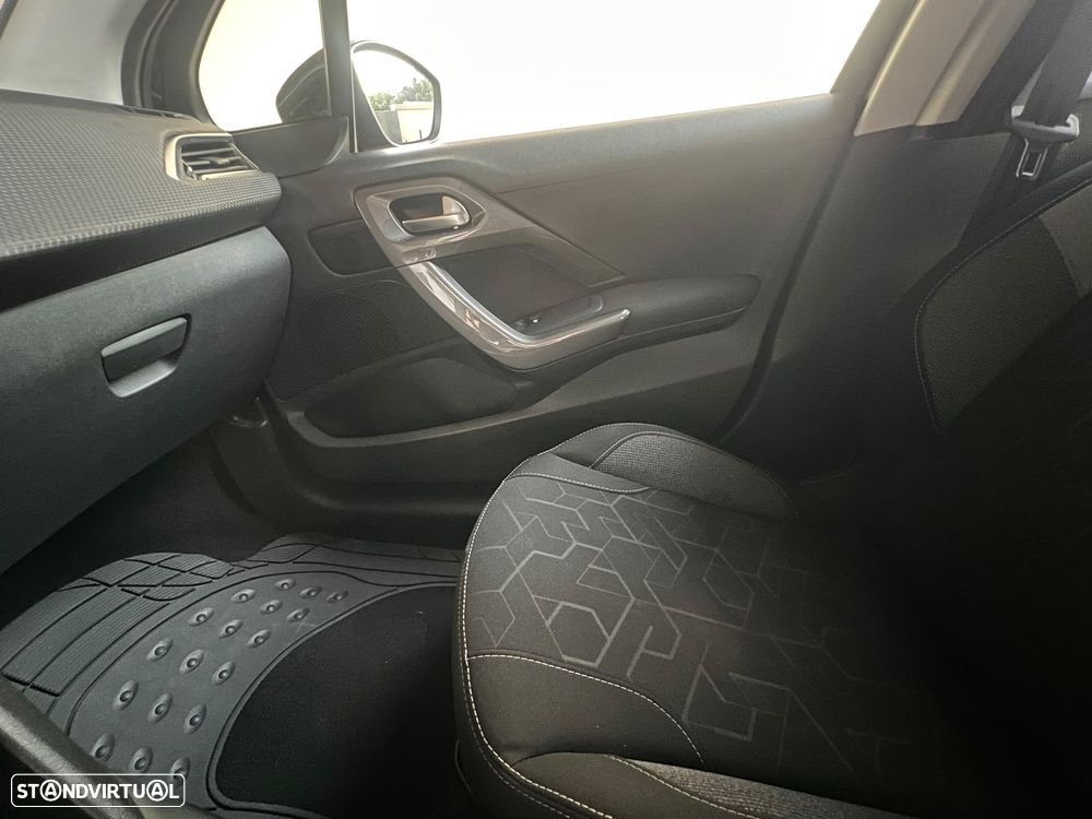 Peugeot 2008 1.2 PureTech Active - 17