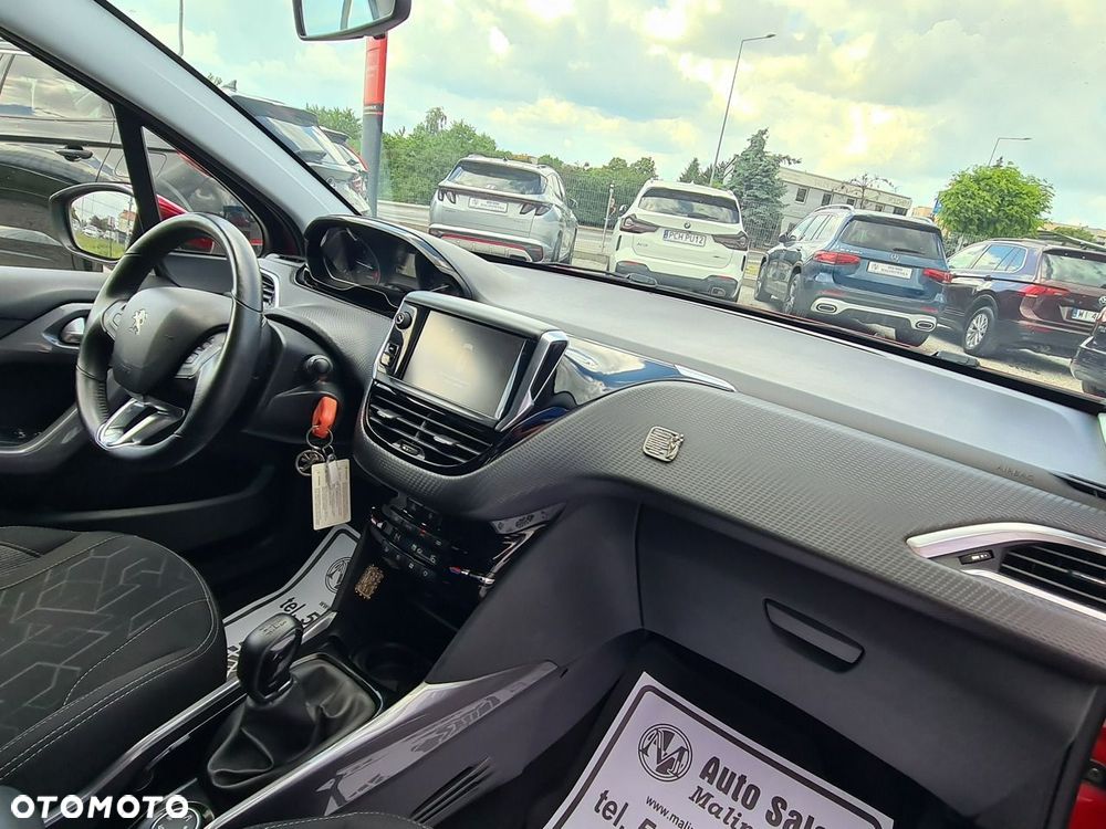 Peugeot 2008 1.2 Pure Tech Style S&S - 31