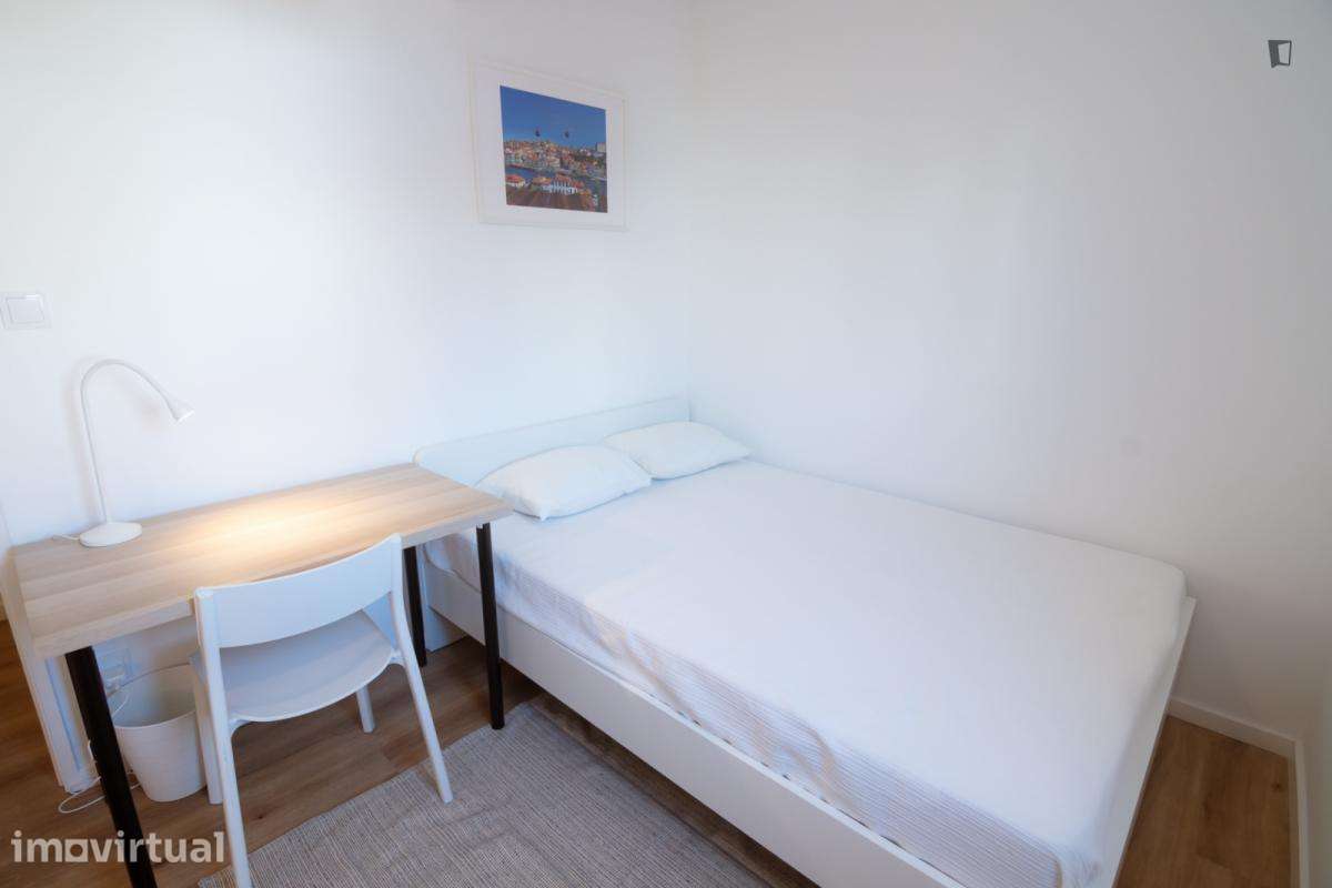 Quarto - localizado em Vila nova de gaia - Grande imagem: 2/13